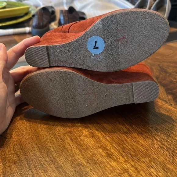 Report burnt orange wedge booties. Size 7 EUC. - Picture 5 of 6